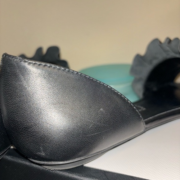 Black leather open toe slip-on flats; very pretty and soft - Picture 4 of 8